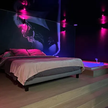 Red Room By Loveroomeo Pontarlier Exterior foto